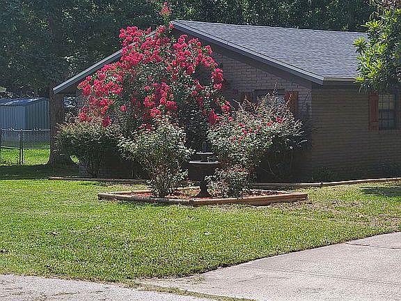 2nd image of 1450 Pearl Ave SE