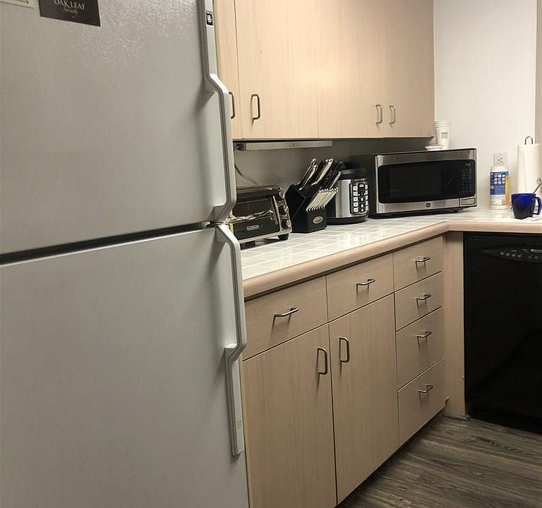 2nd image of 1260 Cleveland Ave #324