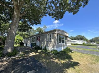 38 Buttercup Dr, Bohemia, NY 11716