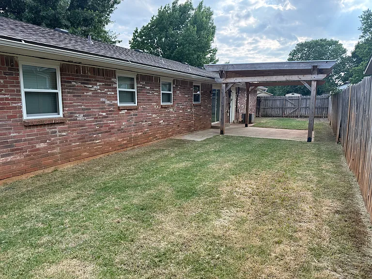 501 Palais Ave — Photo 4