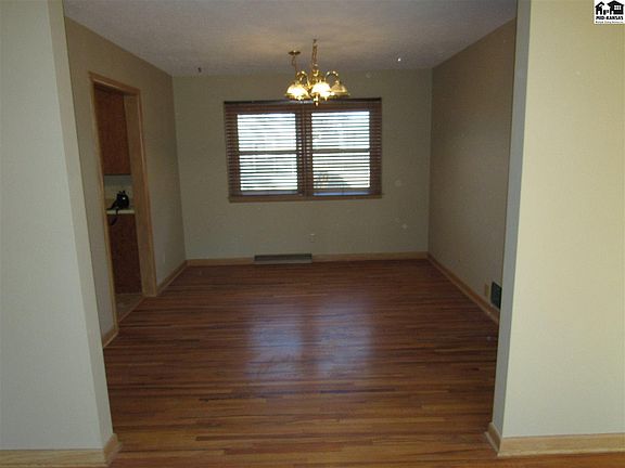 4th image of 100 E Forest Ave