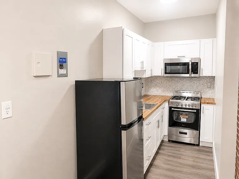 Avondale Hollywood Apartments — Photo 16