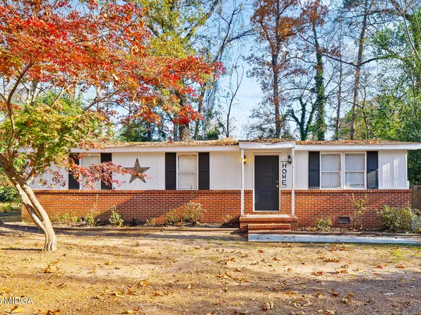 129 Woodland Dr, Gray, GA 31032