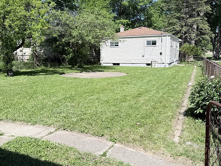 16101 Salem St — Photo 25