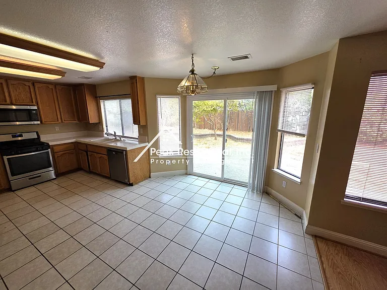 8101 Morgan Hill Way — Photo 8