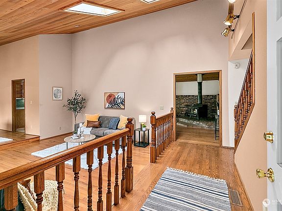 5th image of 8826 Martin Avenue