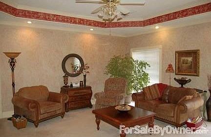 20 x 20 Living Room with 10ft ceilings : Also has built-in cabinets for TV, sound system, games, mov