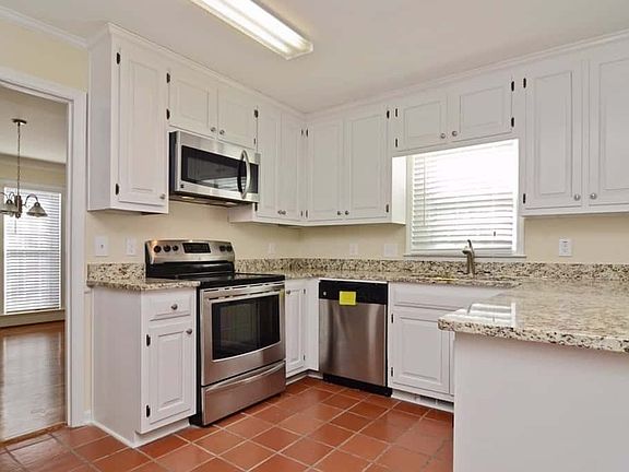 4th image of 1046 Park Manor Ter