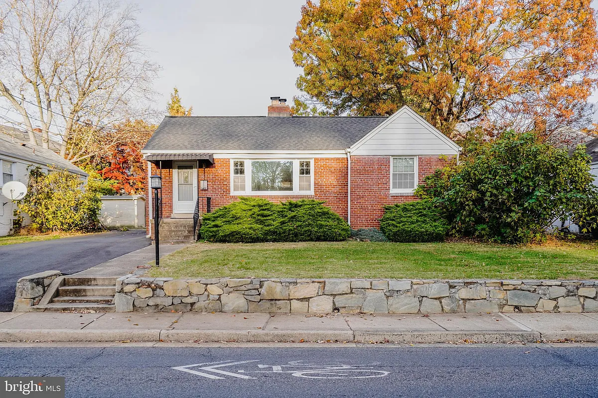 Building Photo - 1405 N George Mason Dr