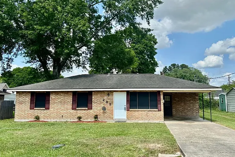 232 Auburn Dr — Photo 1