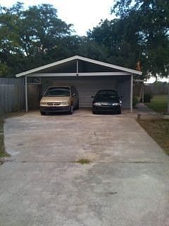 Detached garage