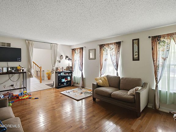 3rd image of 2115 Cedarview Drive