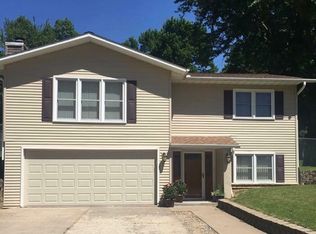 1011 Brookside Rd, Clinton, IA 52732