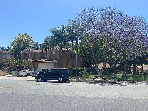 2nd image of 992 Yosemite Dr