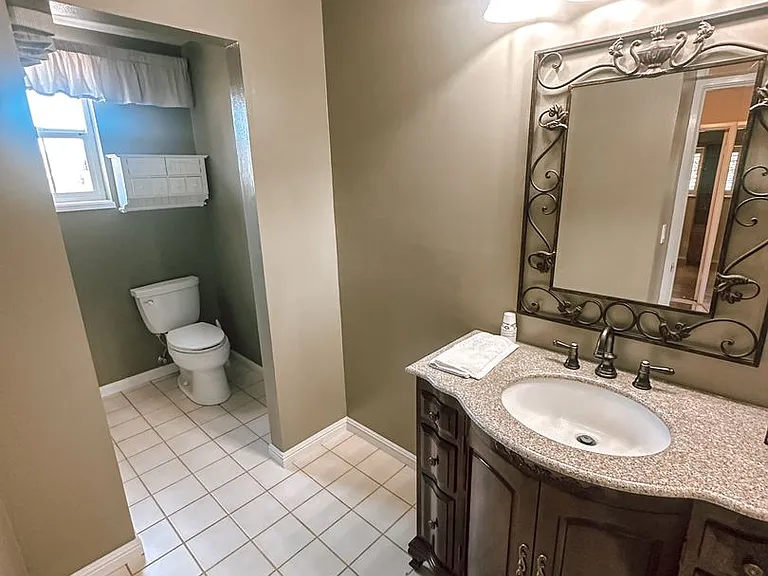 870 Saturn Way — Photo 4