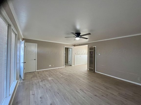3rd image of 319 Avenue K