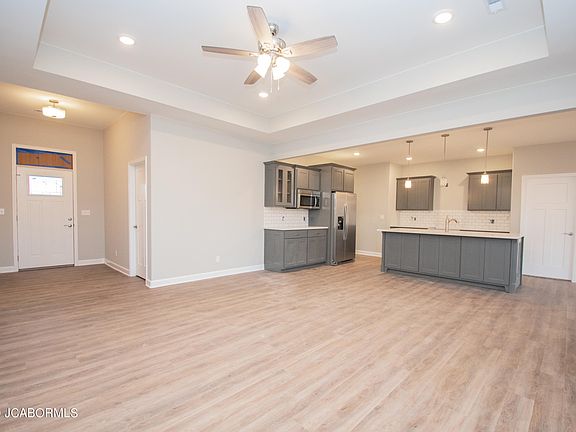 4th image of 1220 Pleasant Valley Dr