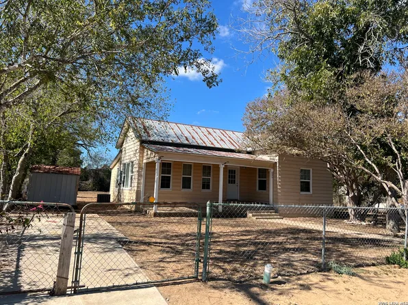 645 County Road 1557, Moore, TX 78057