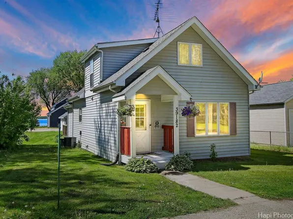 39182 N Shore Ave, Antioch, IL 60002