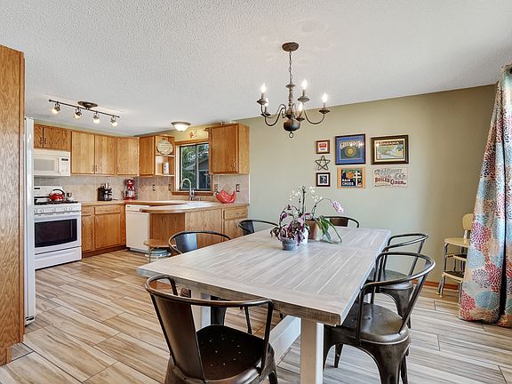 4th image of 256 E Danbury Ct