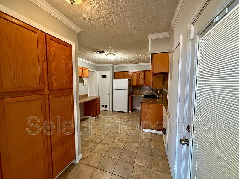 4 bed, 1.5 bath, 1500 sqft, $1,500 — Photo 4