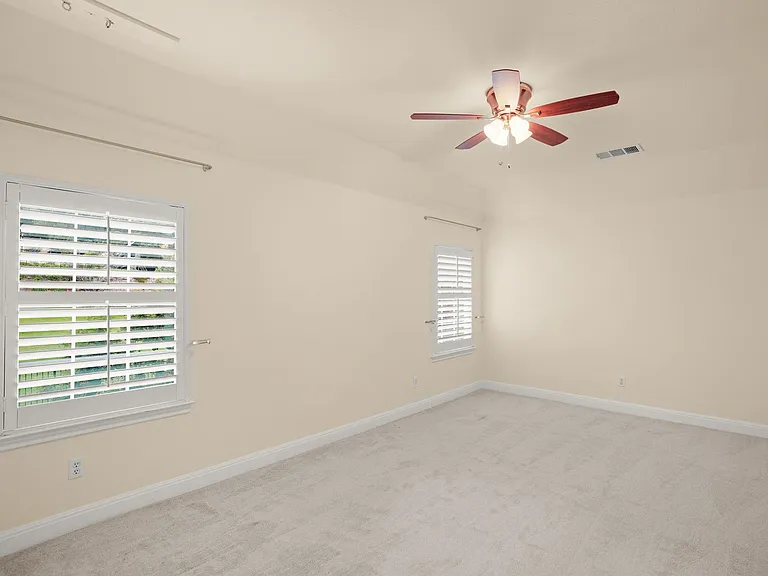 121 Burgess Ln — Photo 31