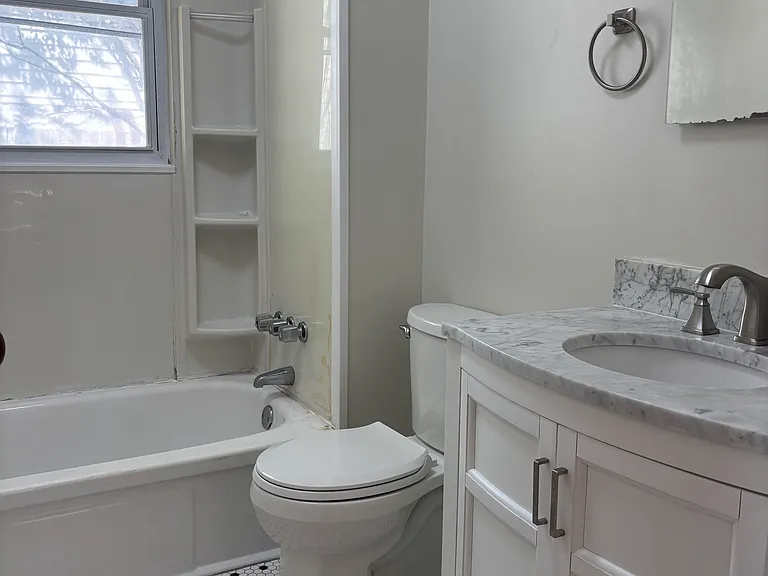 295 E Chestnut St #4 — Photo 11