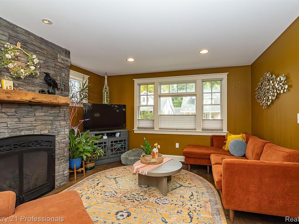 304 Gardenia Ave, photo 8