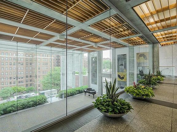 3rd image of 121 W 48th St APT 102
