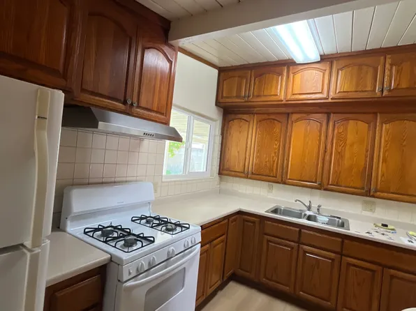 8039 Cantaloupe Ave, Panorama City, CA 91402