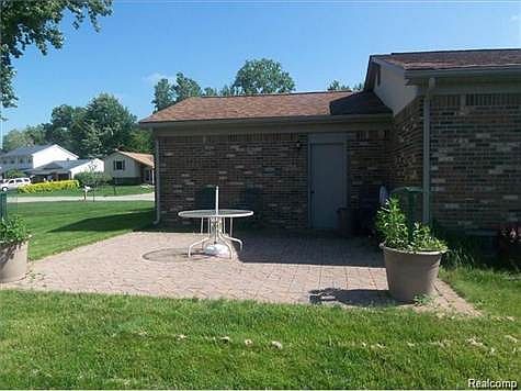 3rd image of 38684 Meadowlawn St