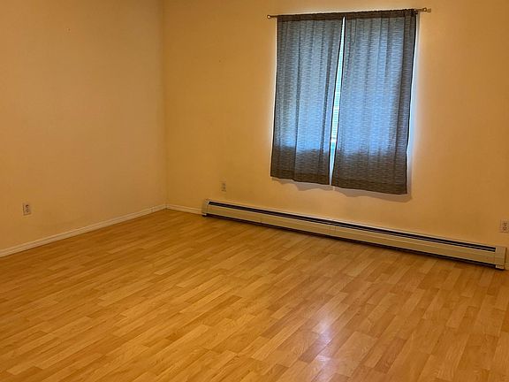 5th image of 805 Mantle Dr APT A
