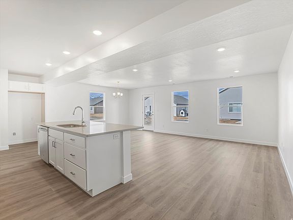 2nd image of 1536 E Pheasant Rd #214