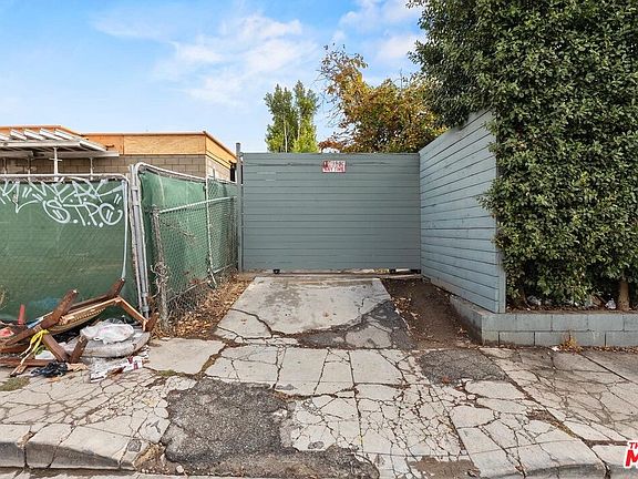 4th image of 206 N Mariposa Ave