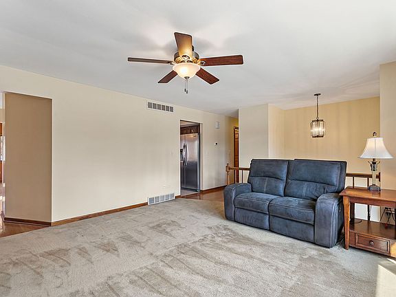5th image of 47 Lockman Cir