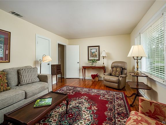 4th image of 451 Prince Acres