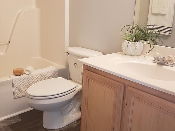 5th image of 332 Arapaho Dr