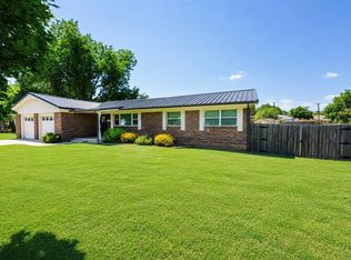 2 Shannon Dr, Chickasha, OK 73018