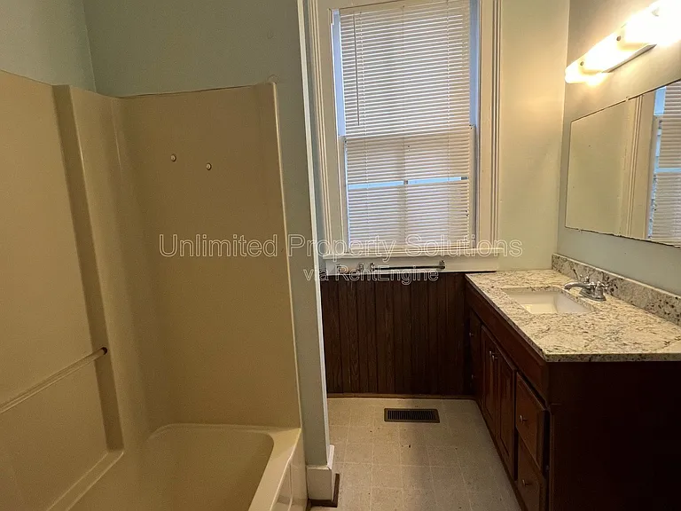 721 Chestnut St #A — Photo 8
