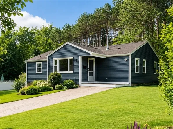 8 Reardon Rd, Hudson, MA 01749