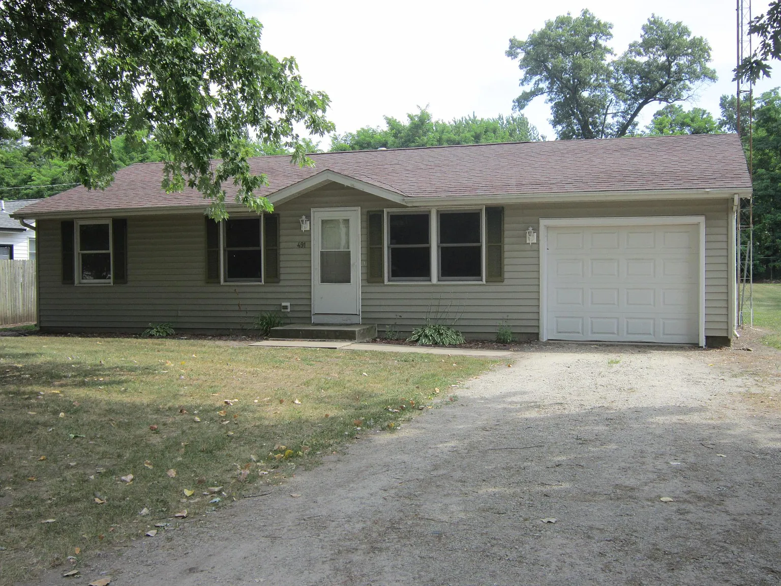 491 E Rose Ln photo 1