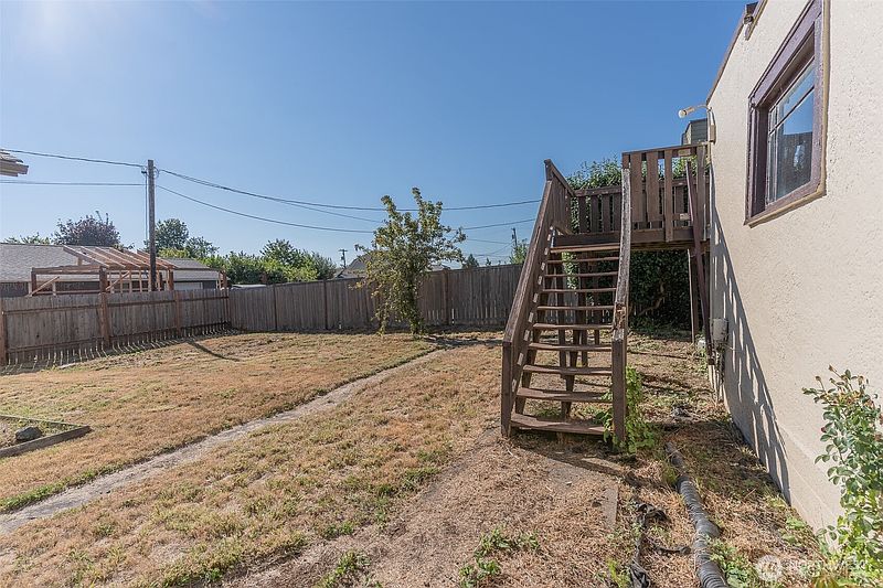 3rd image of 1079 S Market Boulevard
