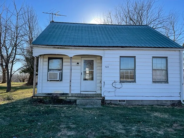 522 Mayfield St — Photo 1