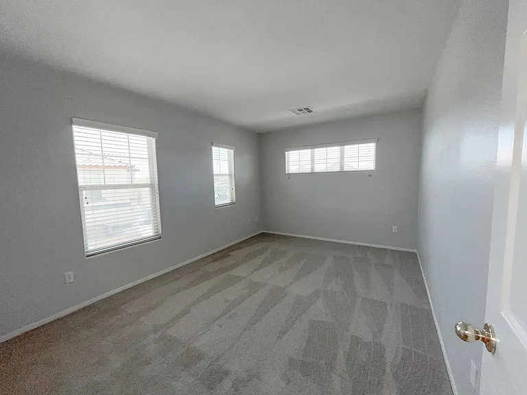 5646 Saint Elias St — Photo 50