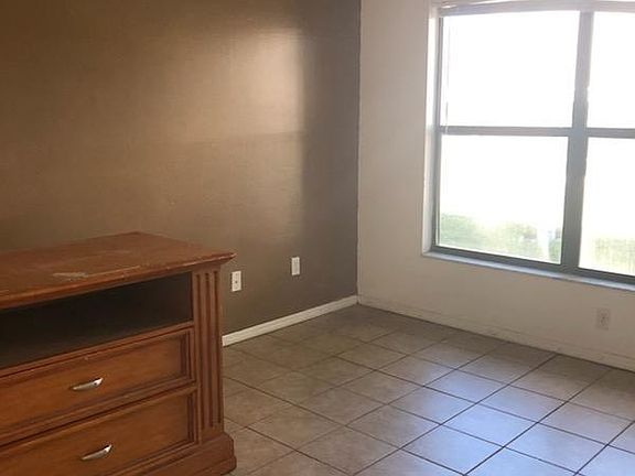 4th image of 14 Silver Falls Cir