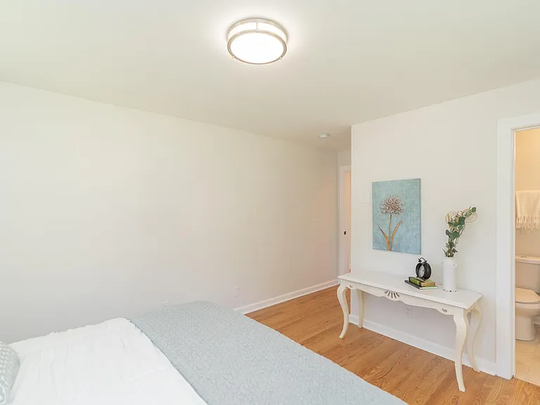 913 Woodmore Ter — Photo 44