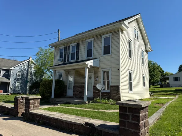 76 E Church St #B, Stevens, PA 17578
