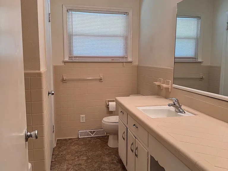 453 Foster St — Photo 11