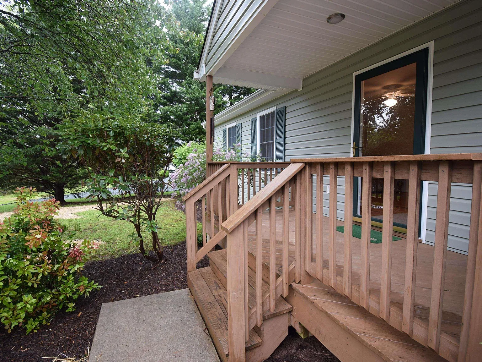 3 bed, 2.0 bath, 1400 sqft, $1,950 — Photo 3