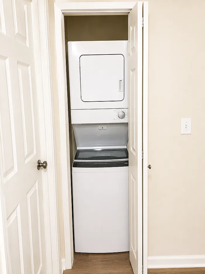 Studio, 1.0 bath, 300 sqft, $1,310 — Photo 4